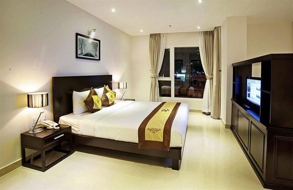 D&C Hotel Дананг Екстер'єр фото