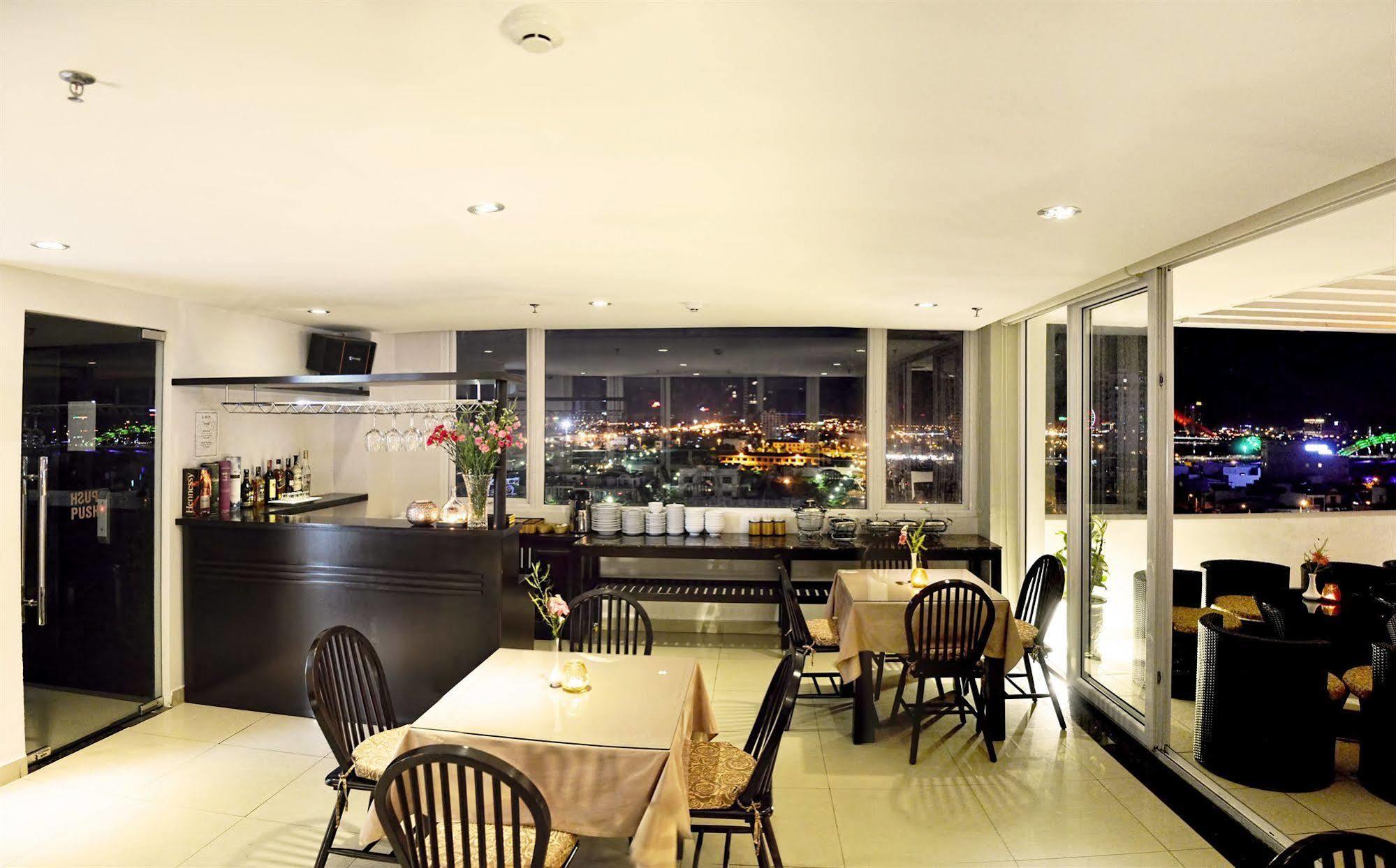 D&C Hotel Дананг Екстер'єр фото