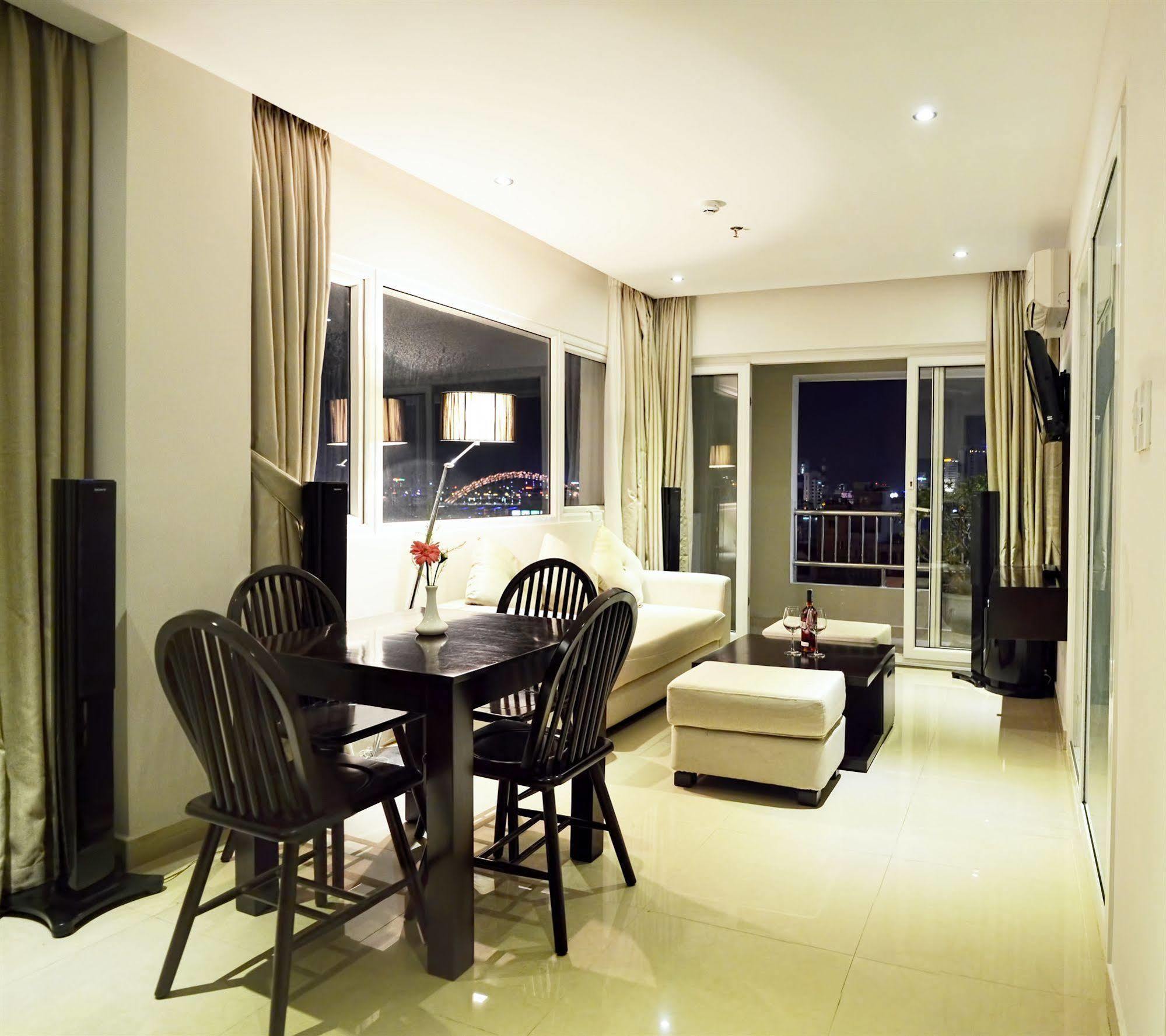 D&C Hotel Дананг Екстер'єр фото