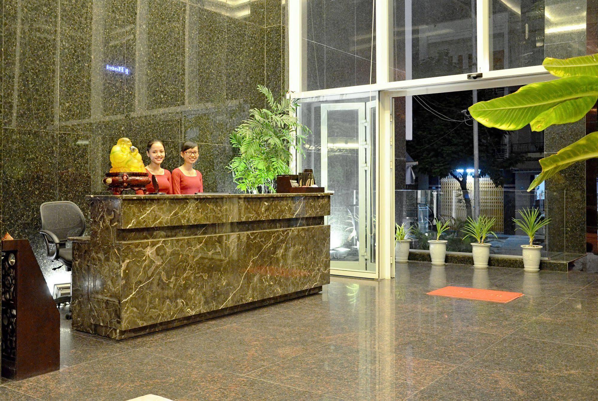 D&C Hotel Дананг Екстер'єр фото