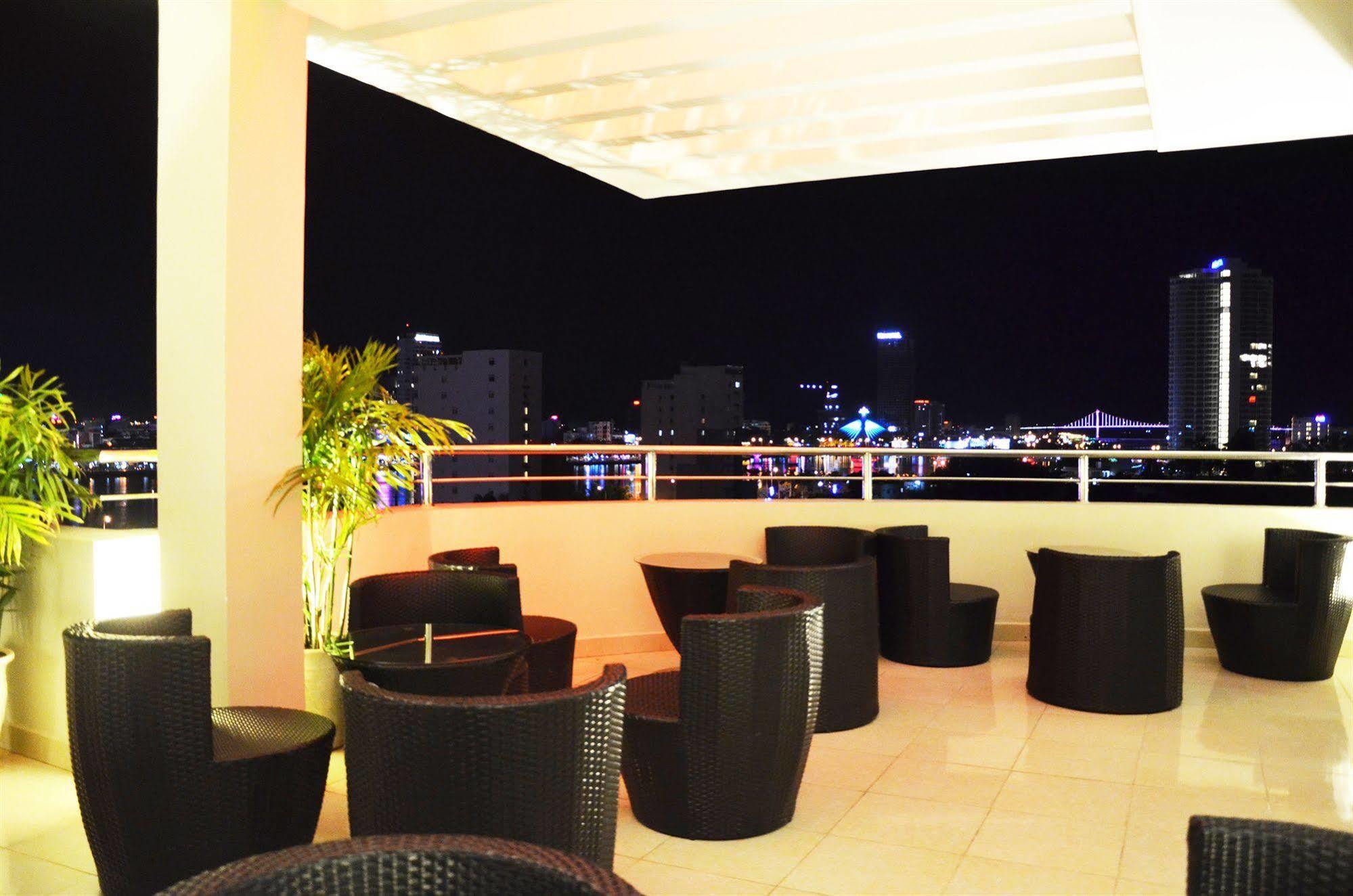 D&C Hotel Дананг Екстер'єр фото