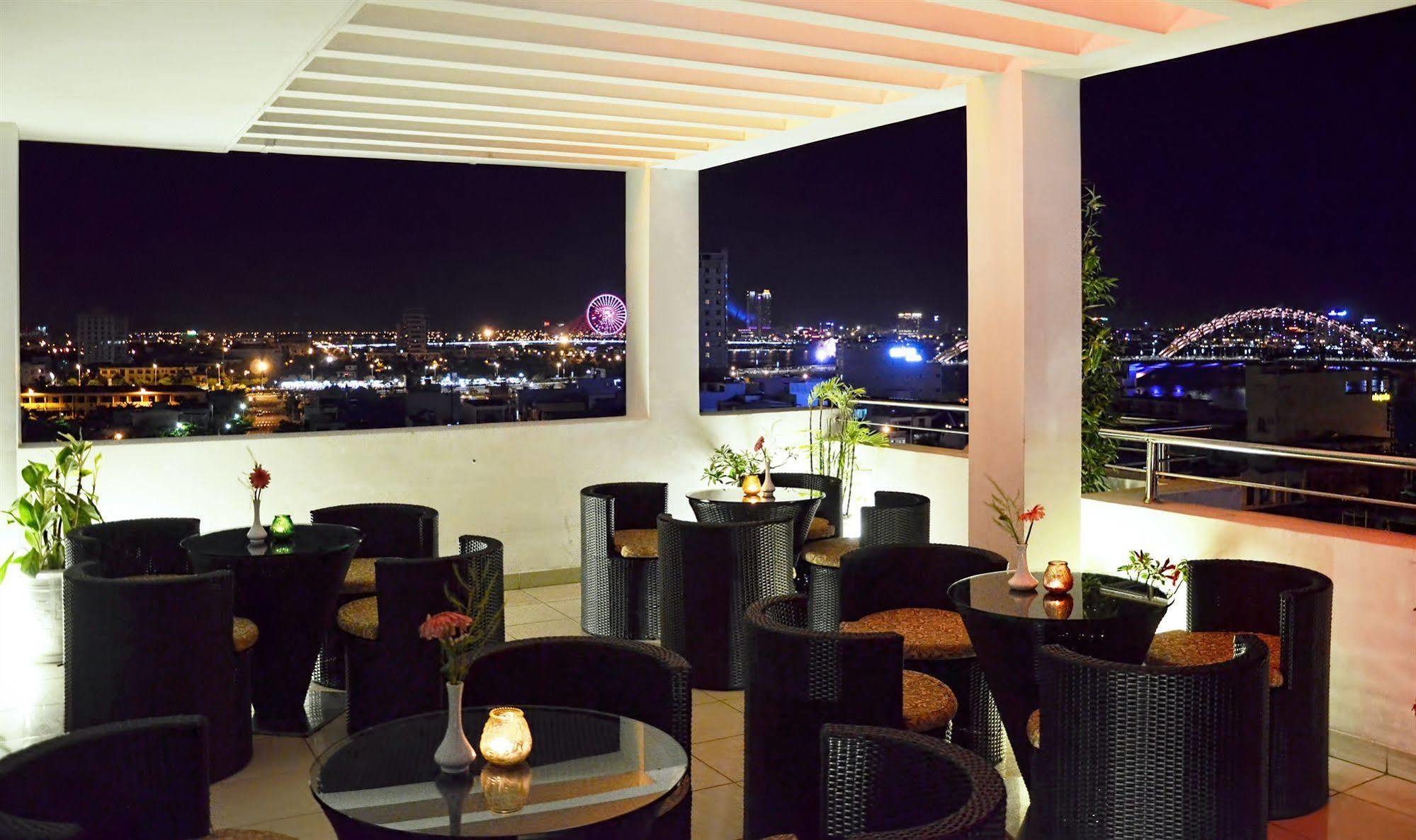 D&C Hotel Дананг Екстер'єр фото