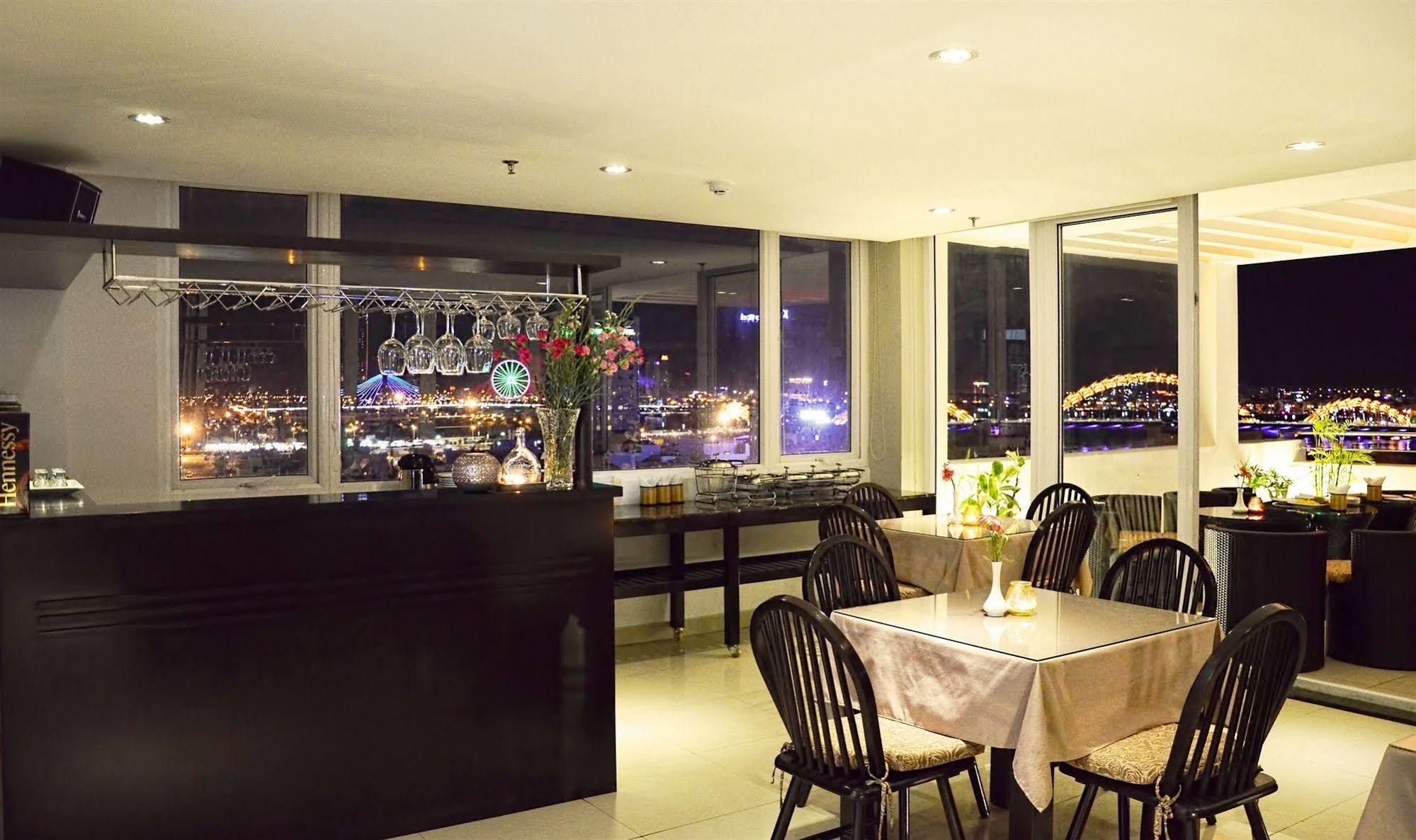 D&C Hotel Дананг Екстер'єр фото