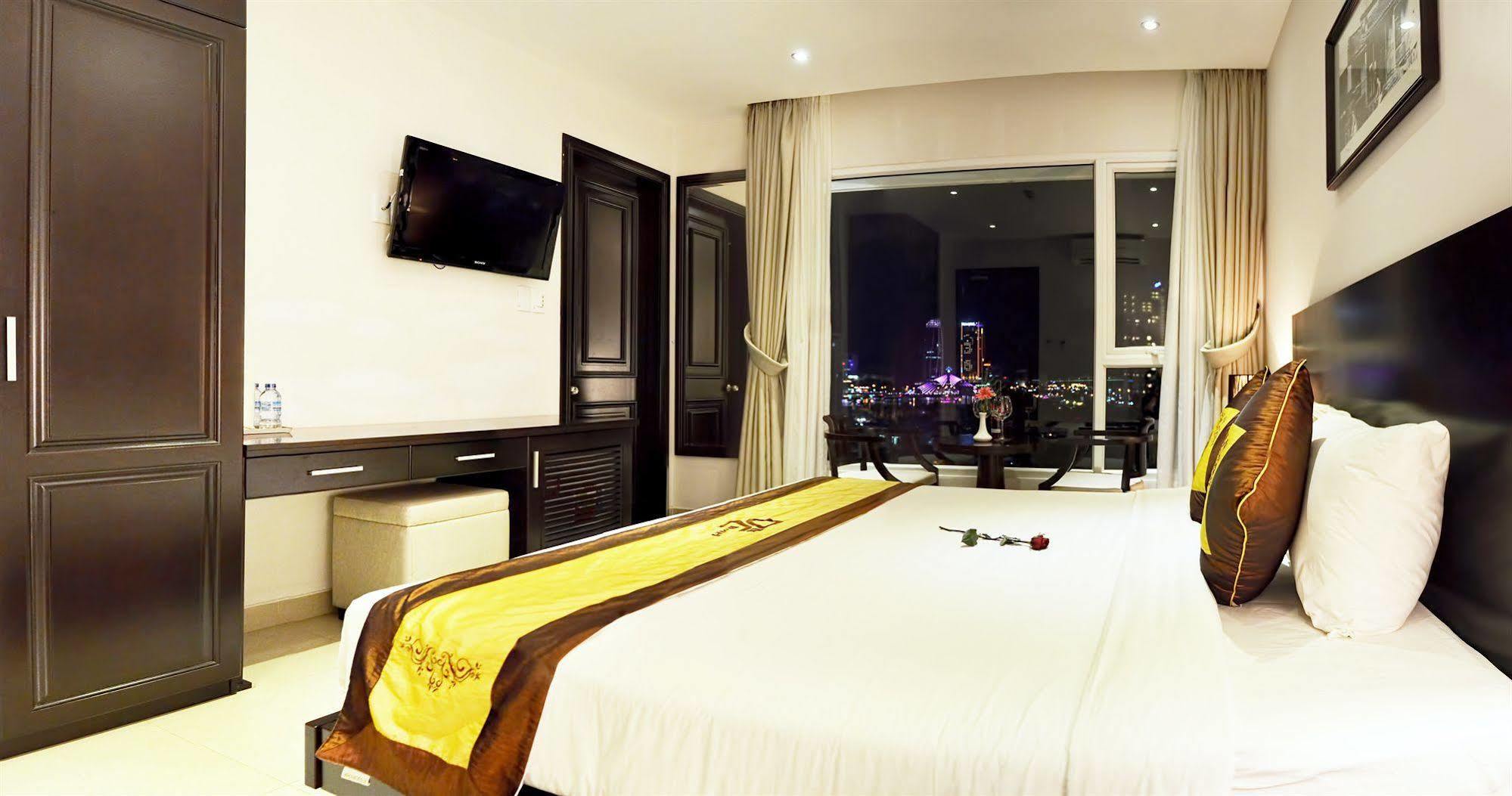 D&C Hotel Дананг Екстер'єр фото